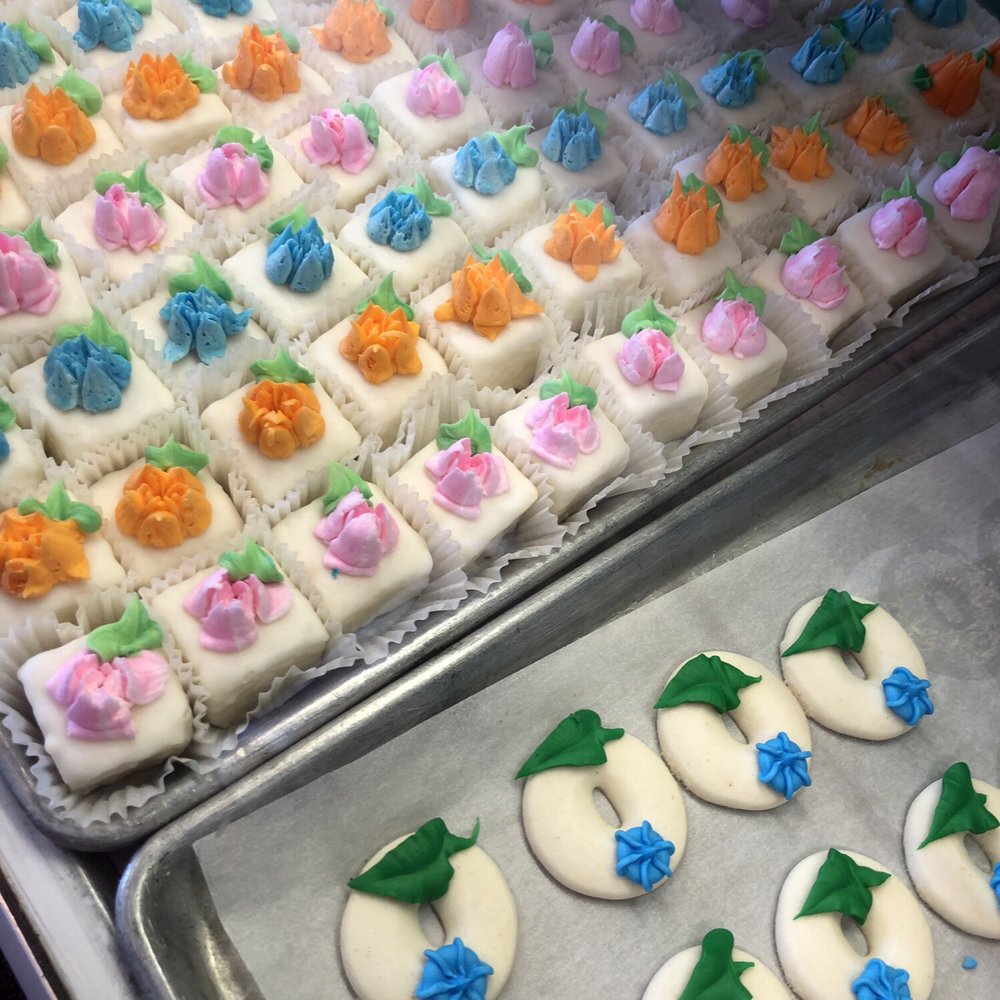 Cake Squares & Flower Wreath Cookies!