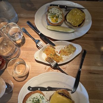 Au Cheval - Hash Brown, Cheeseburger A Cheval - Bars Near Me - Chicago, Illinois