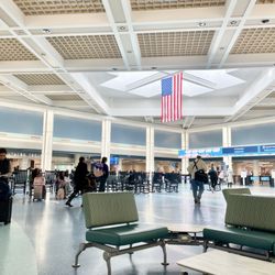 Jacksonville International Airport - JAX - Rocking chairs (12.22.25)