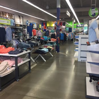 Old Navy - Pretty big interior. - Men's Clothing Near Me - Gresham, Oregon