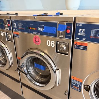 Queen Laundry - Laundromat Near Me - Farmersville, California Queen Laundry - Laundromat Near Me - Farmersville, California