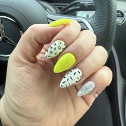 Hollywood Nails