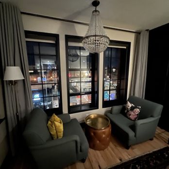 The Ramble Hotel - Lovely sitting area with a nice evening view - Hotels Near Me - Denver, Colorado