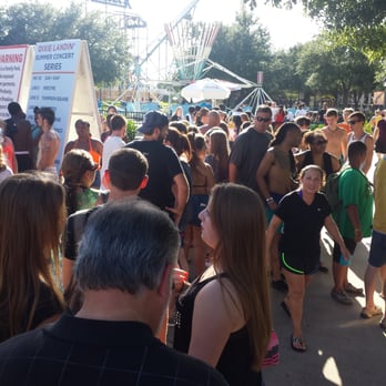 Blue Bayou Waterpark - This was during my 45 min wait to purchase tickets in order to buy a drink. The white umbrella in the distance is the ticket booth. - Water Parks Near Me - Baton Rouge, Louisiana