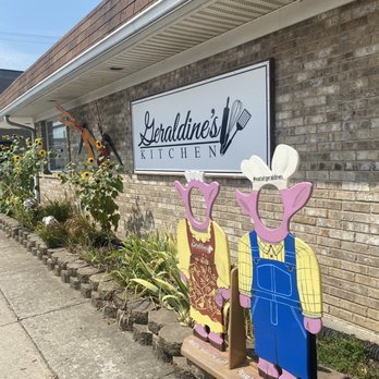Geraldine's Kitchen - Photo opportunities at the front of the building - Breakfast & Brunch Near Me - Jeffersonville, Indiana