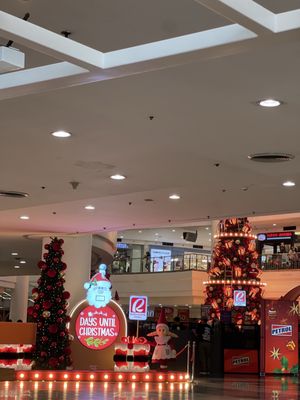Robinsons Place Manila by null