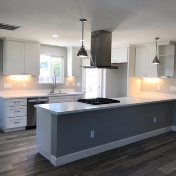 Gardenhire Construction - a kitchen with a center island - General Contractors Near Me Gardenhire Construction - a kitchen with a center island - General Contractors Near Me