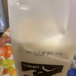 7 Select 2% Milk Half Gallon