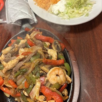 Fiesta Margarita - Fajitas Trio (Chicken, Steak and Shrimp) - New Mexican Cuisine Near Me - Delaware, Ohio Fiesta Margarita - Fajitas Trio (Chicken, Steak and Shrimp) - New Mexican Cuisine Near Me - Delaware, Ohio