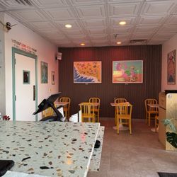 Leonardi’s Pizza - Dining area