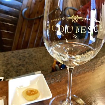 Acquiesce Winery - Cracker pairing - Wineries Near Me - Acampo, California