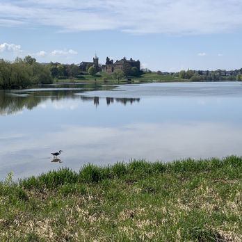 Linlithgow Palace - Linlithgow loch and Linlithgow palace - Landmarks & Historical Buildings Near Me - Linlithgow, WLN