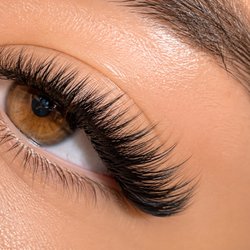 Mega volume cat eye lashes by Candace