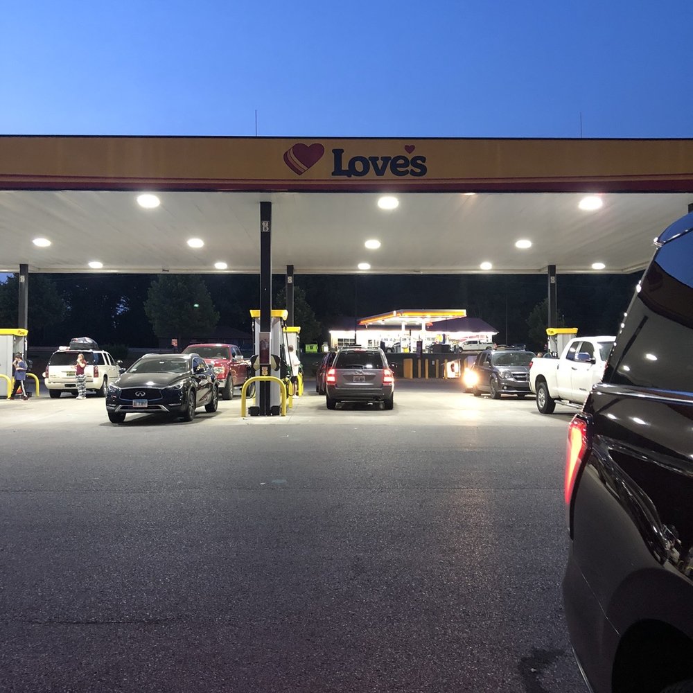 Love's Travel Stop - Gas Stations Near Me - White House, Tennessee Love's Travel Stop - Gas Stations Near Me - White House, Tennessee