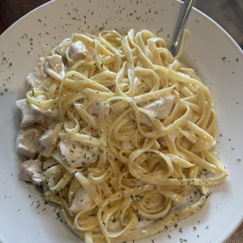 Ferrara Pizza and Pasta - chicken alfredo - Pizza Near Me - Sylva, North Carolina