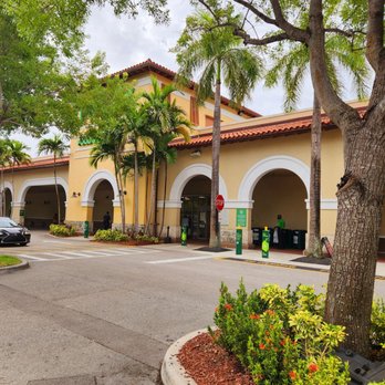 Publix - Grocery Near Me - Miami Shores, Florida