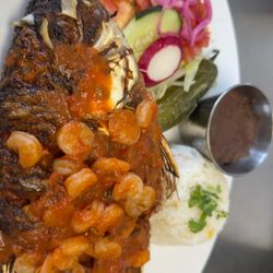 Miraflores Pupuseria - Mojarra rellena