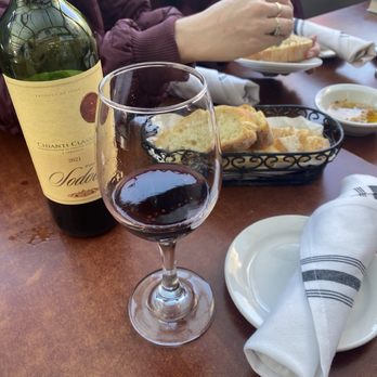 Caffe Macaroni - Chianti and complimentary bread +garlic oil - Italian Near Me - San Francisco, California
