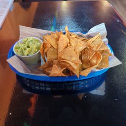 Los Dos Amigos - You have to pay for chips but they are fresh fried!