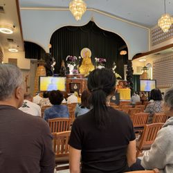 Chua Dieu Phap - Praying
