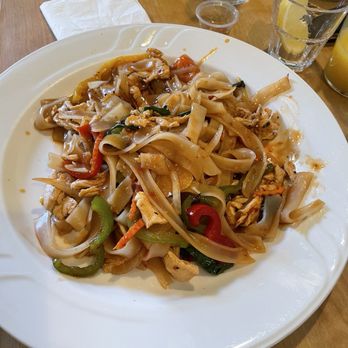 Sopa Thai Cuisine - Drunken noodles with pork - Thai Near Me - Yuba City, California Sopa Thai Cuisine - Drunken noodles with pork - Thai Near Me - Yuba City, California
