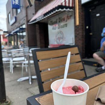 Grand Ole Creamery - Outside with tables, though I think these tables might have been for BIGE since they're different - Ice Cream & Frozen Yogurt Near Me - St Paul, Minnesota Grand Ole Creamery - Outside with tables, though I think these tables might have been for BIGE since they're different - Ice Cream & Frozen Yogurt Near Me - St Paul, Minnesota