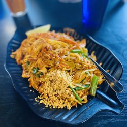 Siam Noodles and Food - Chicken Pad Thai Chicken