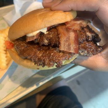Shake Shack Park Road - Smoke shack burger Fries - Burgers Near Me - Charlotte, North Carolina Shake Shack Park Road - Smoke shack burger Fries - Burgers Near Me - Charlotte, North Carolina