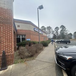 USPS - Outdoor parking/entrance