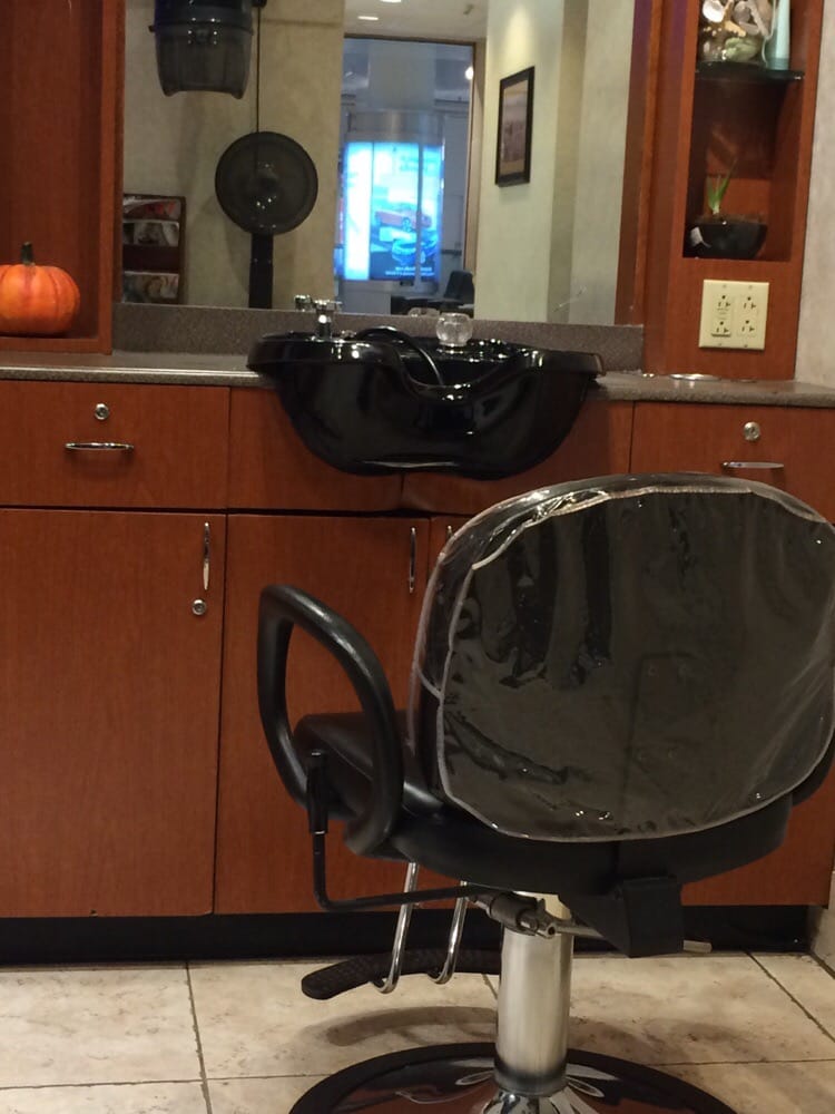 The Hair Designers 27 Reviews Hair Salons 100 Main St White