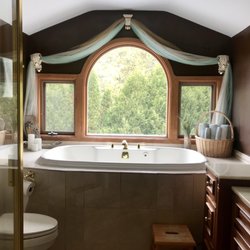Welch's Riverview Retreat - Master Suit Bathroom