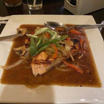 Mama Thai Kitchen - Ginger salmon - Thai Near Me - Chandler, Arizona