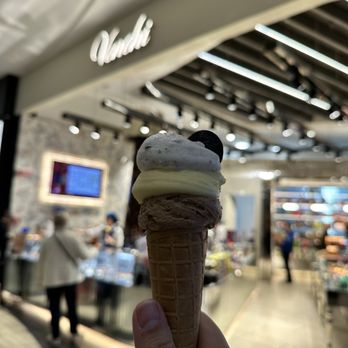Venchi - 3 flavors - Chocolatiers & Shops Near Me - Fiumicino, RM Venchi - 3 flavors - Chocolatiers & Shops Near Me - Fiumicino, RM