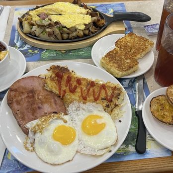 Breakfast Station - Meat trip skillet and engineer. Get the biscuit grilled and use the blackberry jam. - Breakfast & Brunch Near Me - Homosassa, Florida