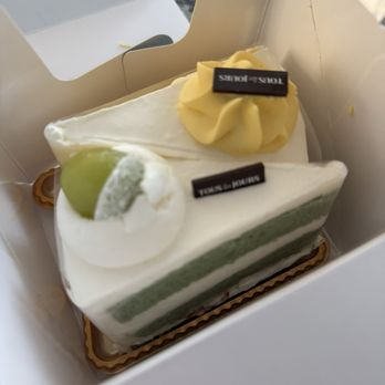 Tous Les Jours - Green tea cloud cake - Bakeries Near Me - University City, Missouri Tous Les Jours - Green tea cloud cake - Bakeries Near Me - University City, Missouri