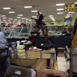 San Antonio Event Center - Jam packed with people and gun venders
