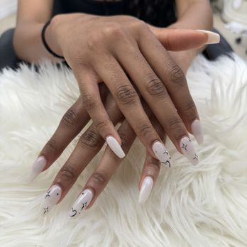 Queen Oakville's Nails And Spa - Waxing Near Me - Oakville, Ontario Queen Oakville's Nails And Spa - Waxing Near Me - Oakville, Ontario