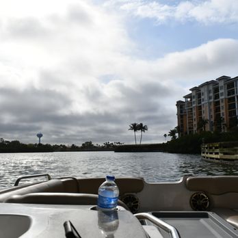 Venice Boat Rental - going under a bridge - Boating Near Me - Venice, Florida Venice Boat Rental - going under a bridge - Boating Near Me - Venice, Florida