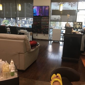 Red Polish - Relaxing on the massage chair waiting for my nails to dry - Nail Salons Near Me - Los Angeles, California