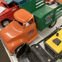 Allen Antique Mall - Tonka restored utility truck