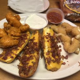 Combo Appetizer (potato skins, mozzarella sticks, buffalo boneless chicken) Combo Appetizer (potato skins, mozzarella sticks, buffalo boneless chicken)