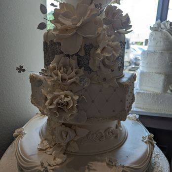 Supreme Kakes & More - Desserts Near Me - Houston, Texas