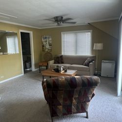 Bayside Inn - The sitting area in our room