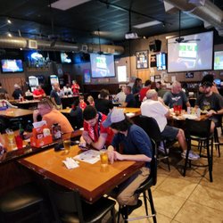 Norton's Eastside Sports Bar & Grill - USA  vs England.  Norton's is almost to capacity.