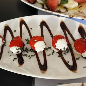Rebel Wine Lounge - Wine Bars Near Me - Mesa, Arizona