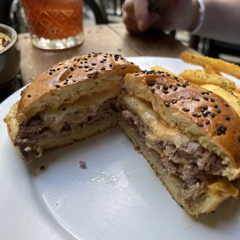 Mu. Burgerhouse - Fantastic smash burger - Burgers Near Me - Playa del Carmen, ROO