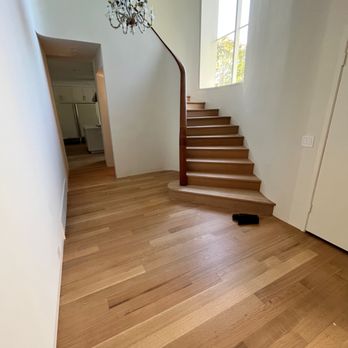 Arana's Painting - Entryway - these walls were dark and light brown before they repainted. - Painters Near Me - Burlingame, California Arana's Painting - Entryway - these walls were dark and light brown before they repainted. - Painters Near Me - Burlingame, California