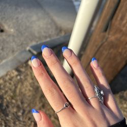 Elegant Touch Nails - I broke my nail came in for a fix. And they ate yet again. Such nice service genuinely one of if not the most homie and warm places