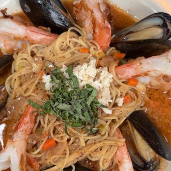 Oceano Bistro - Seafood linguine - Seafood Near Me - Clayton, Missouri Oceano Bistro - Seafood linguine - Seafood Near Me - Clayton, Missouri