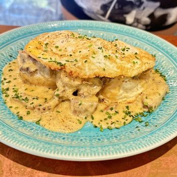 MeeMa’s - Brisket biscuit and gravy - Breakfast & Brunch Near Me - Long Beach, California MeeMa’s - Brisket biscuit and gravy - Breakfast & Brunch Near Me - Long Beach, California